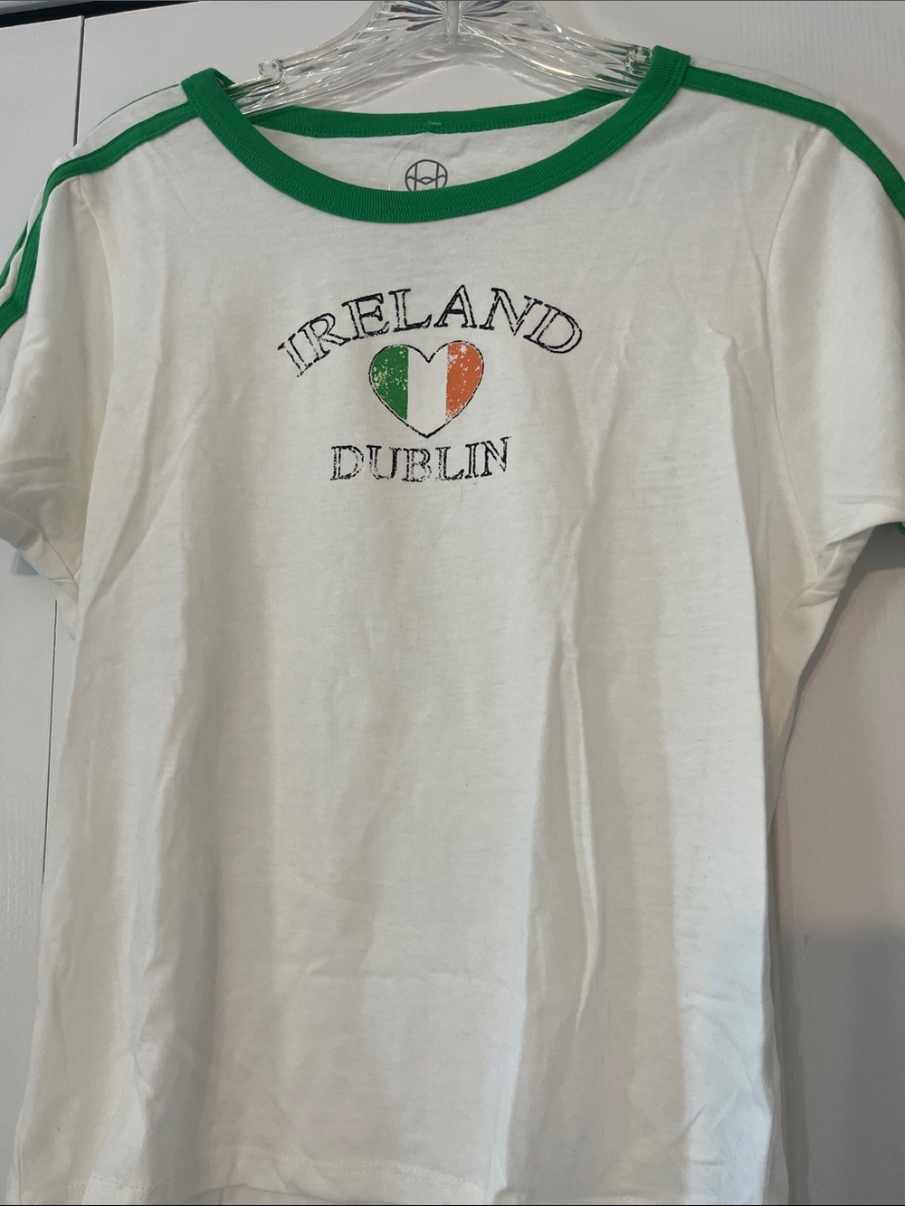 Hills & Valleys Ireland Dublin Heart Graphic Ringer Tee - White & Green